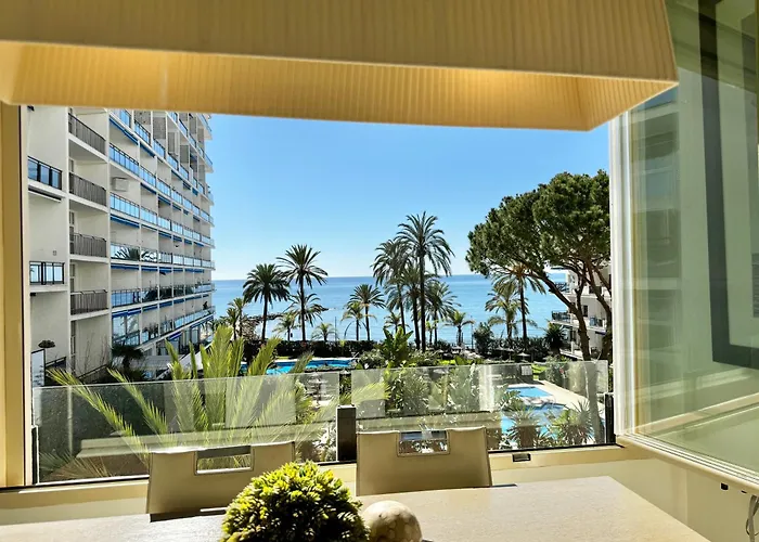 Seafront Skol Center By Eaw Homes ماربيا